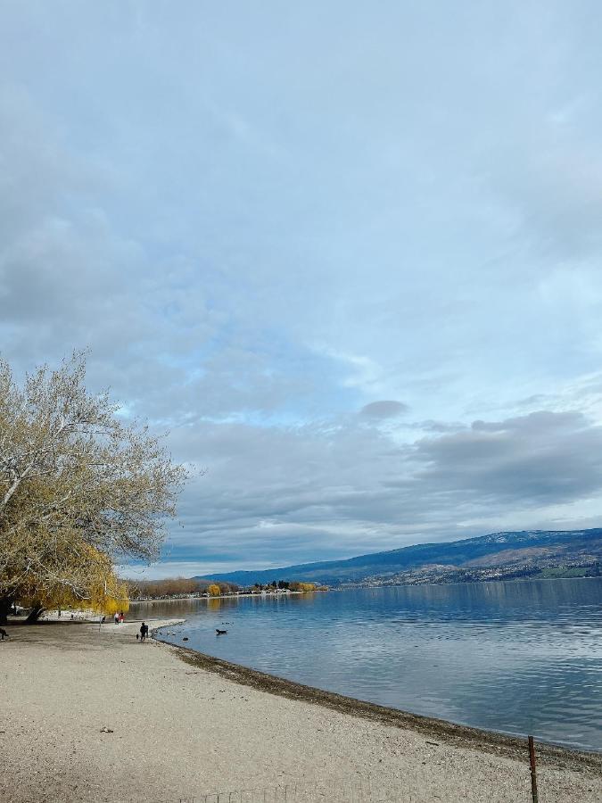 Peaceful And Spacious Lake View West Kelowna Eksteriør bilde